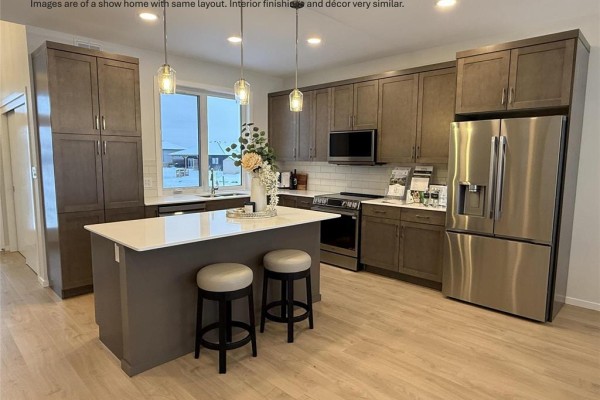 Great room - 49 Falcon Cove, St Adolphe, MB R5A0B6 Photo 3