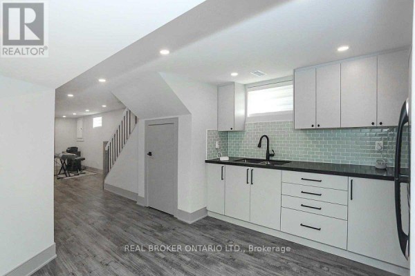 49 Fortrose Crescent, Toronto, ON M3A2H2 Photo 4