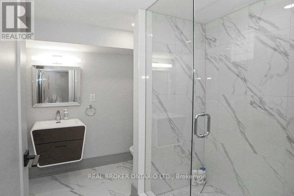 49 Fortrose Crescent, Toronto, ON M3A2H2 Photo 5
