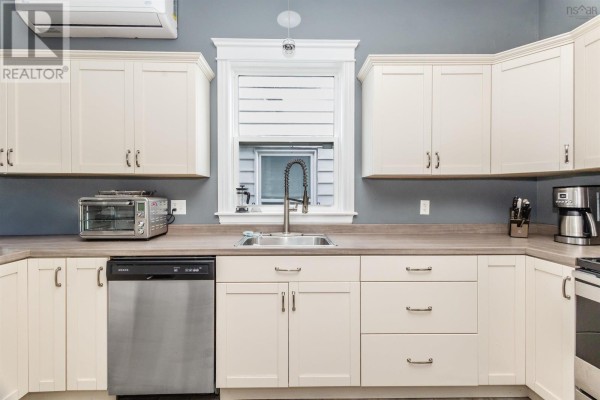 Kitchen - 49 George Street, Sydney, NS B1P1H5 Photo 3