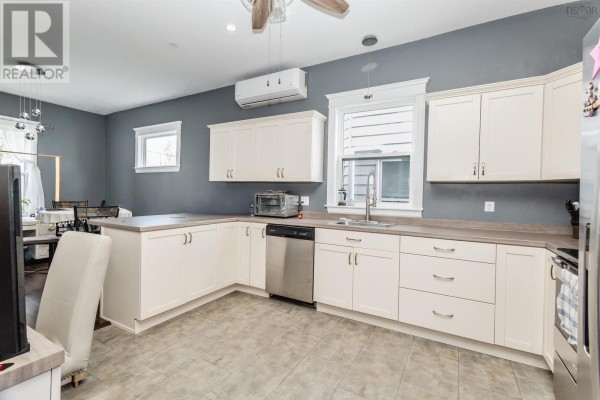 2pc Bathroom - 49 George Street, Sydney, NS B1P1H5 Photo 4