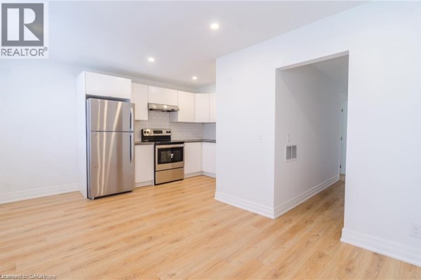 Living room - 49 Gladstone Avenue Unit# 2 (second Floor), Hamilton, ON L8M2H7 Photo 4