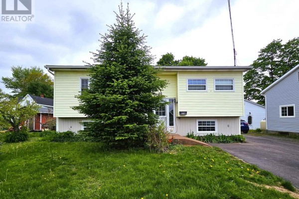 49 Hill Street, Amherst, NS, photo 3
