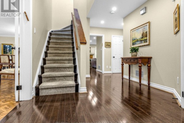 Dining room - 49 Invermay Avenue, Toronto, ON M3H1Z1 Photo 5