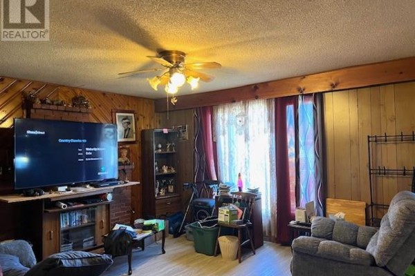 Living room/Dining room - 49 King Street E, St  Charles, ON P0M2W0 Photo 4