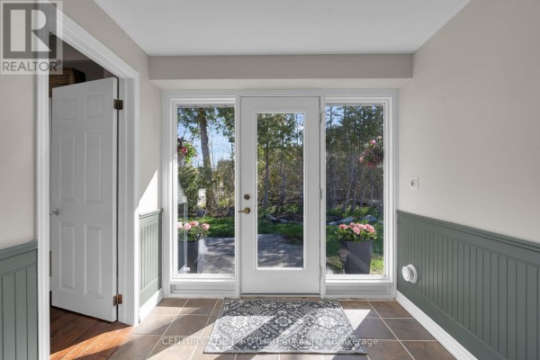 49 Lakeshore Road E, Oro Medonte, ON L0L2E0 Photo 4
