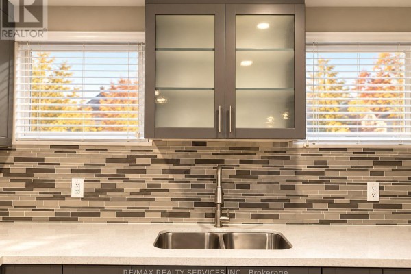 49 Lionhead Golf Club Road, Brampton, ON L6Y1P3 Photo 4
