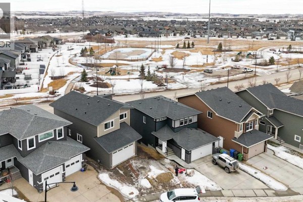 49 Lowden Close, Red Deer, AB, photo 3