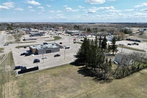 49 Main Street W, Neepawa, MB R0J1H0 Photo 5