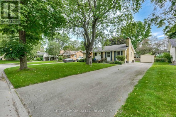 View of the driveway and side of the house with garage. - 49 Mcleod Crescent, London North