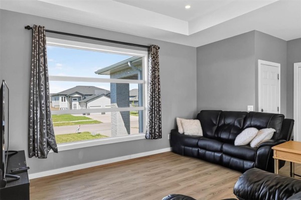 Primary Bedroom - 49 Parkhill Crescent, Steinbach, MB R5G0Z3 Photo 4