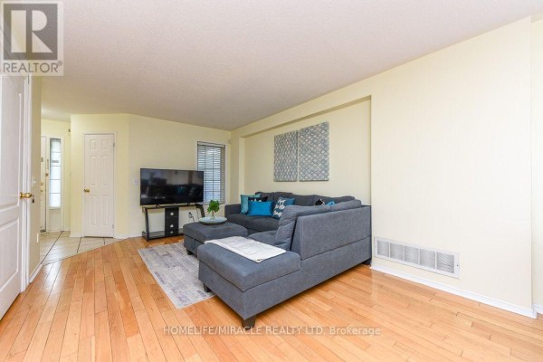 Eating area - 49 Seaside Circle, Brampton, ON L6R2G7 Photo 4