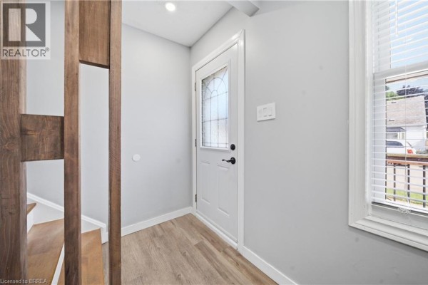 49 Seventh Avenue, Brantford, ON, photo 3