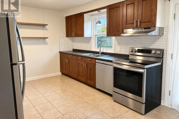 Primary Bedroom - 49 Thompson Avenue, Thorold, ON L2V2N2 Photo 4