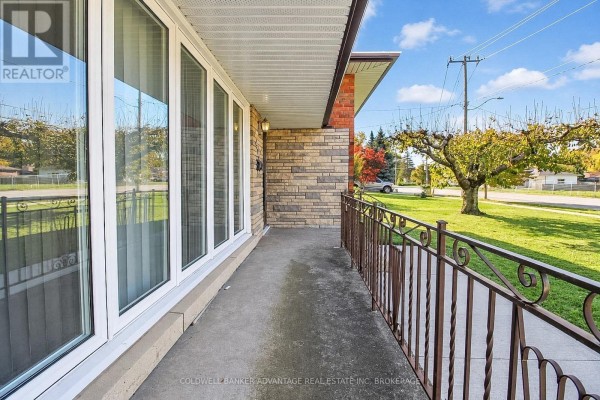 Laundry room - 490 Niagara Street, St  Catharines, ON L2M3P5 Photo 4