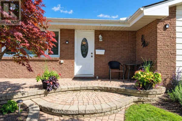 Living room - 490 Tisdale Crescent, Ottawa, ON K1J7A6 Photo 2