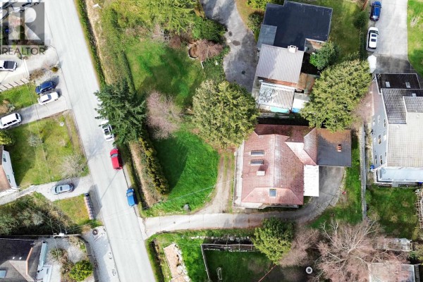 4902 Laurel Avenue, Sechelt, BC V7Z0B7 Photo 4