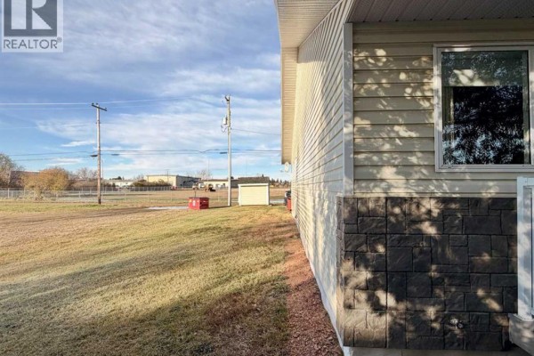 4pc Bathroom - 4903 50 Street, Grimshaw, AB T0H1W0 Photo 4