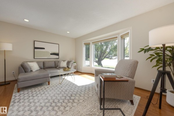 Family room - 4904 11 Av Nw, Edmonton, AB T6L5W8 Photo 4