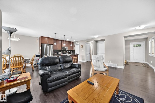 Family room - 4904 214 St Nw, Edmonton, AB T6M0K6 Photo 4