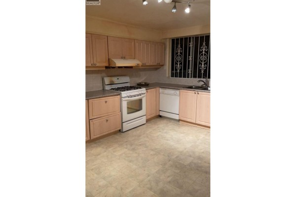 4904 Rupert Street, Vancouver, BC V3S2J1 Photo 3