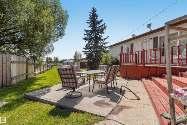Primary Bedroom - 4905 46 Av, Violet Grove, AB T7A2A1 Photo 4