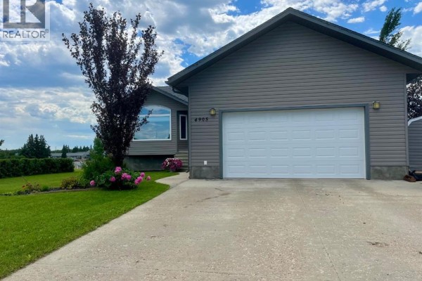 Living room - 4905 5 Avenue, Chauvin, AB T0B0V0 Photo 2