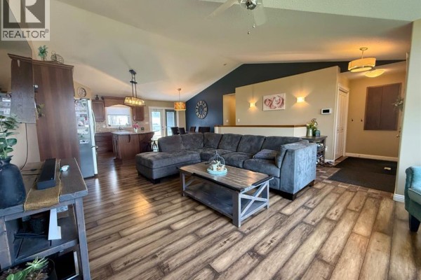 Kitchen - 4905 5 Avenue, Chauvin, AB T0B0V0 Photo 4