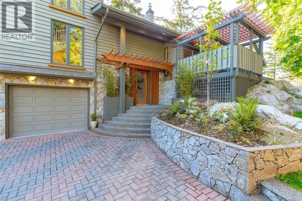 Loft - 4906 Cordova Bay Rd, Saanich, BC V8Y2J5 Photo 4