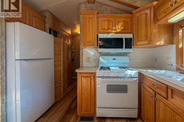 Kitchen - 4906 Lynx Drive, Radium Hot Springs, BC V0A1M0 Photo 4