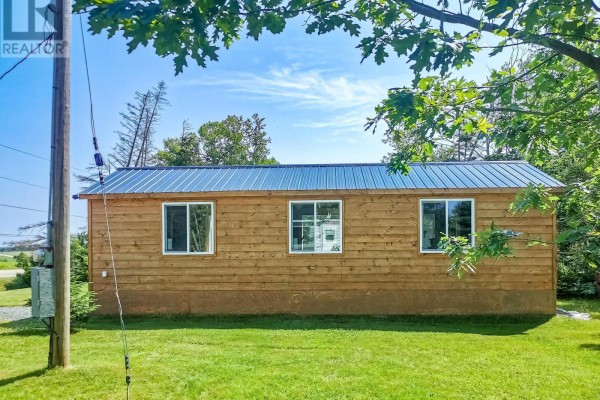 Porch - 4906 Trans Canada Highway, Belfast, PE C0A1A0 Photo 5