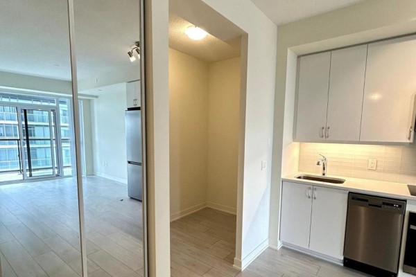 4907 - 38 Annie Craig Drive, Toronto, ON M8V0G9 Photo 5