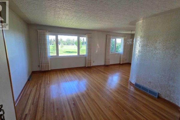 Kitchen - 4907 10 Avenue Sw, Calgary, AB T3C0M3 Photo 3