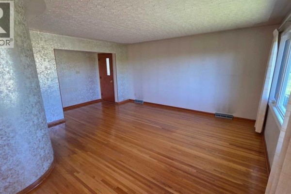 Primary Bedroom - 4907 10 Avenue Sw, Calgary, AB T3C0M3 Photo 4