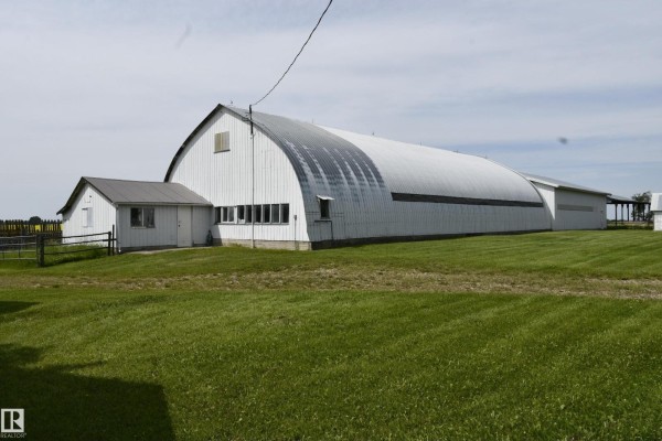 Family room - 49074 Rge Rd 241, Rural Leduc County, AB T9E2R8 Photo 4