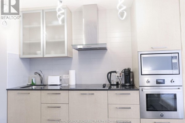 Laundry room - 4908 - 12 York Street, Toronto, ON M5J0A9 Photo 5