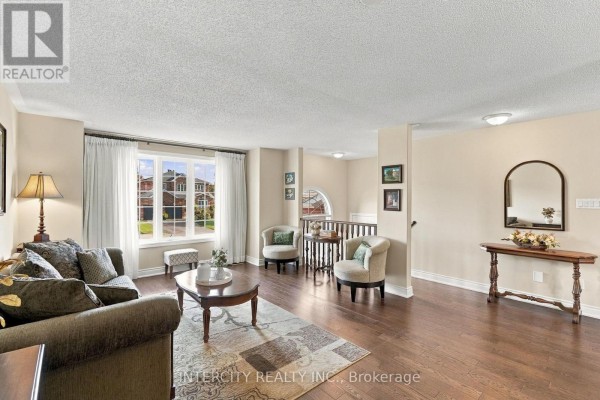 Living room - 491 Shewfelt Crescent, Midland, ON L4R5N8 Photo 3