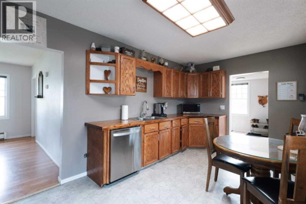 4910 52 Avenue, Taber, AB, photo 3