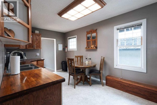 Bedroom - 4910 52 Avenue, Taber, AB T1G1H6 Photo 5
