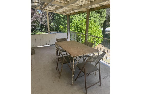 4910 Willingdon Avenue, Burnaby, BC V5G3H8 Photo 5