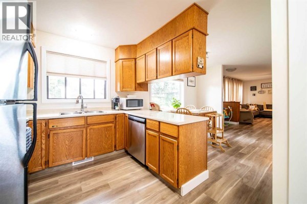 Living room - 4911 51 Street, Czar, AB T0B0Z0 Photo 3