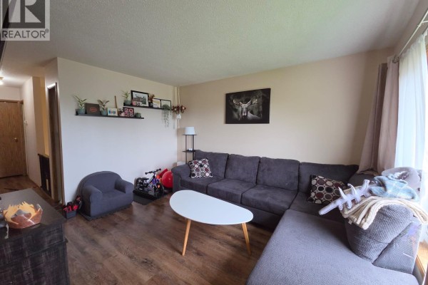 4pc Bathroom - 4911/4913 56 Avenue, Pouce Coupe, BC V0C2C0 Photo 4