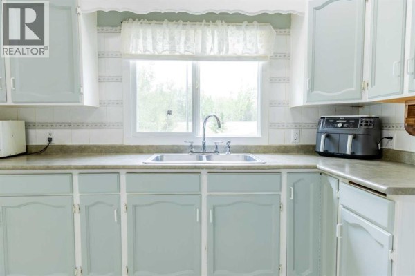Kitchen - 49118 Hwy 759, Rural Brazeau County, AB T7Z1S9 Photo 5