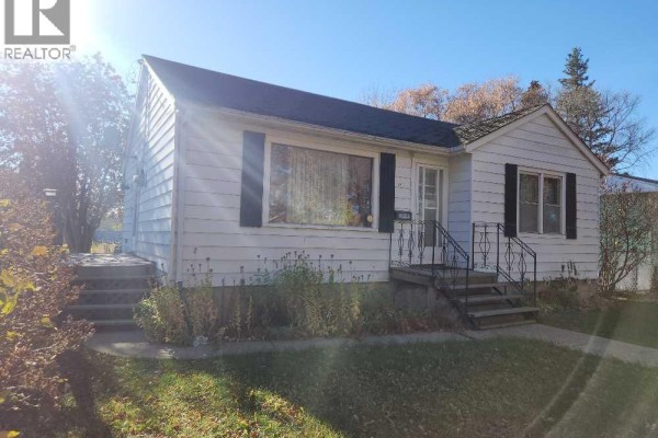 4913-57 Ave ., High Prairie, AB, photo 2