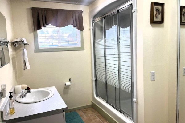 Primary Bedroom - 4914 51 Ave, Entwistle, AB T0E0S0 Photo 5