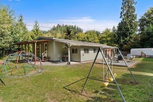 Living room - 49140 Bell Acres Road, Chilliwack River Valley, Chilliwack, BC V4Z1C1 Photo 2