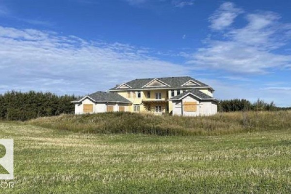 Family room - 49156 Hyw 623, Rural Camrose County, AB T4V2N1 Photo 4