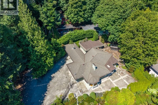 Recreation room - 4916 Lochside Dr, Saanich, BC V8Y2E4 Photo 5