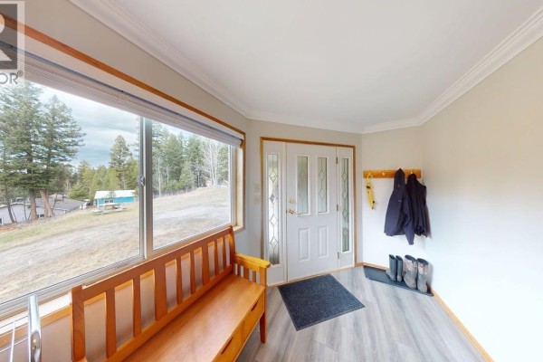 Living room - 4917 Kitwanga Drive, 108 Mile Ranch, BC V0K2Z0 Photo 4