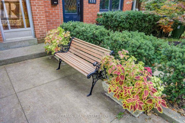 492 Manning Avenue, Toronto, ON M6G2V7 Photo 4